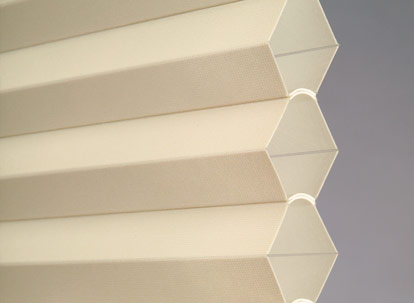 Insulating blinds with expanded cells